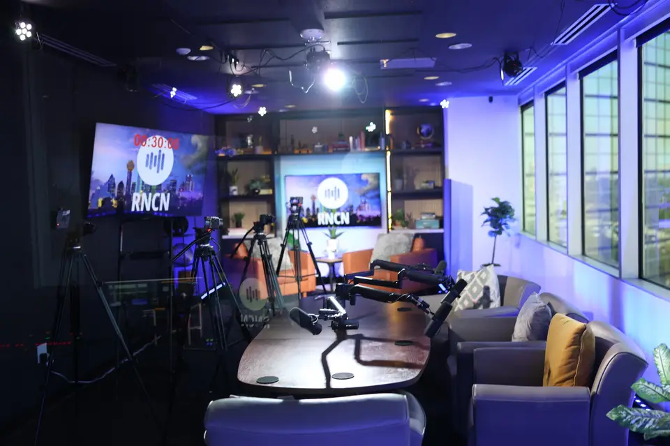 Green Screen Studio host desk - Dallas, TX